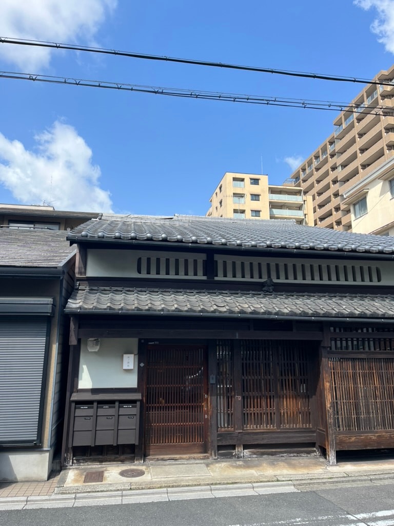 瓦屋根の構え——日本家屋の屋根を読む